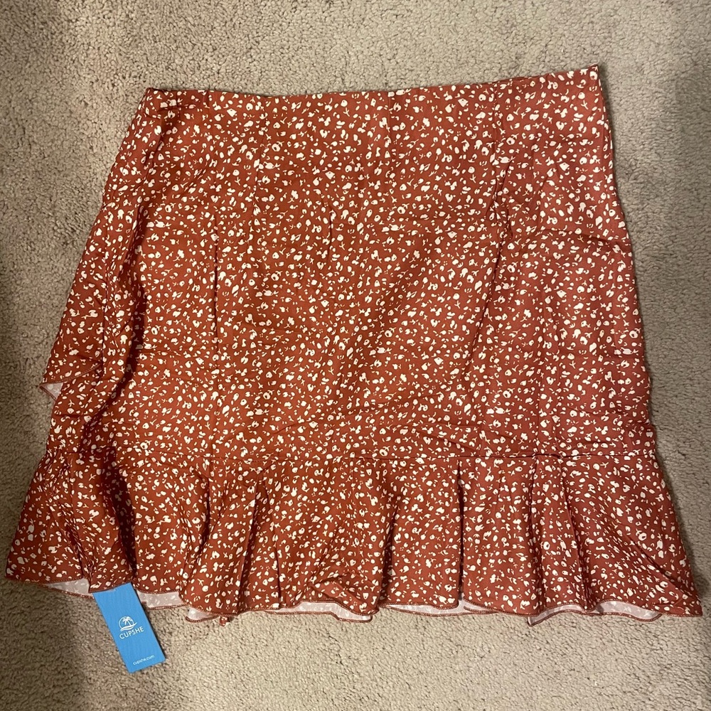 Cupshe Brick Red Floral Ditsy Asymmetrical Ruffle Mini Skirt